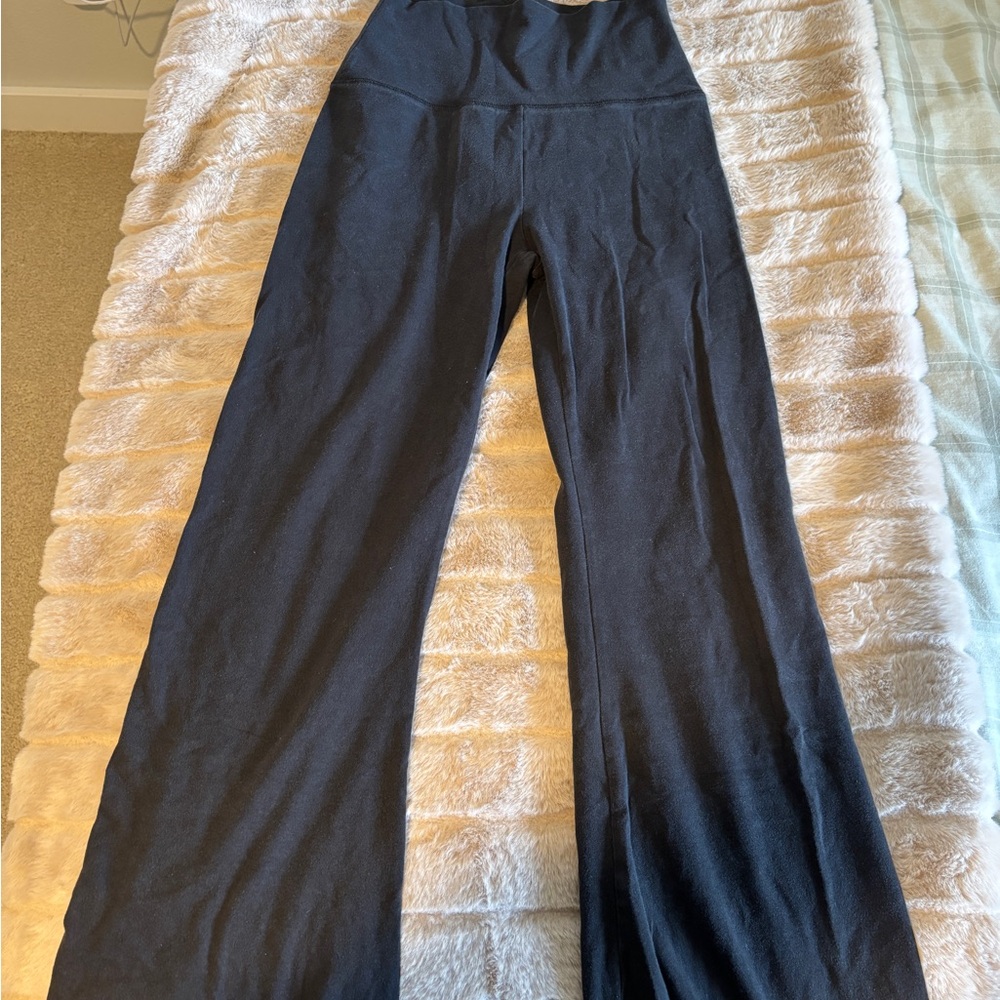 Aerie Black Leggings with Streamlined Silhouette